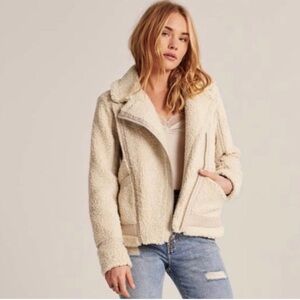 Abercrombie & Fitch Light Tan Outerwear
